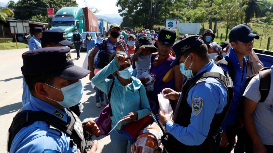Migrant Caravan From Honduras Intercepted by Guatemalan Authorities