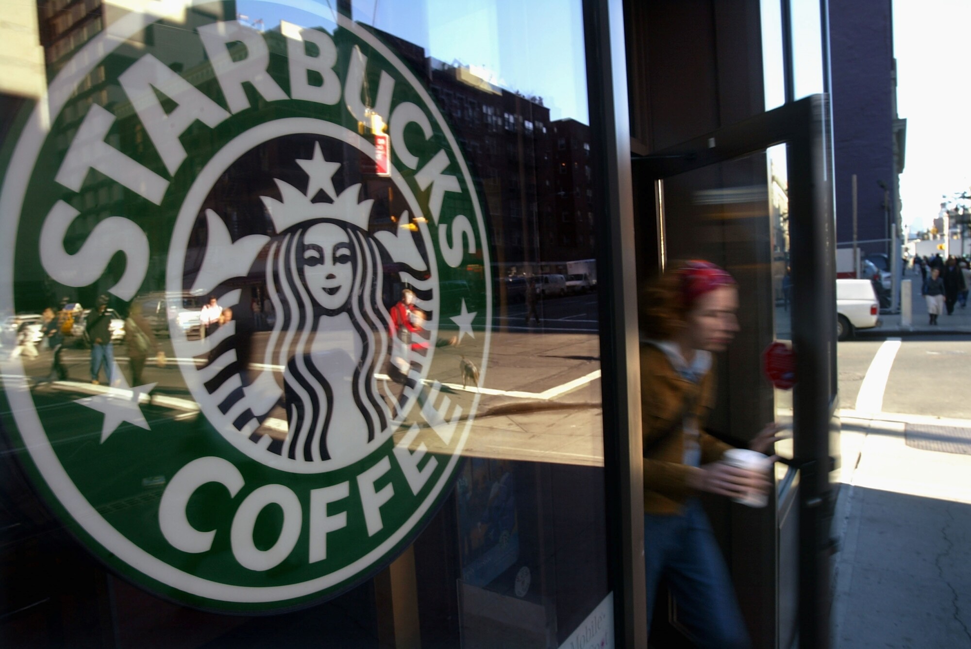 Starbucks Chinese Delivery Giant To Team Up