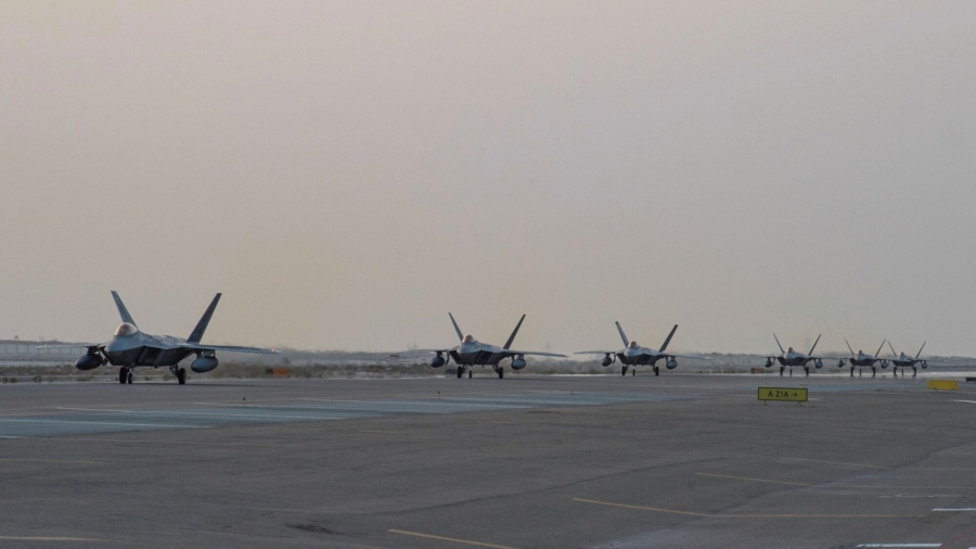 US F-22 Fighter Jets Arrive in UAE After Houthi Attacks