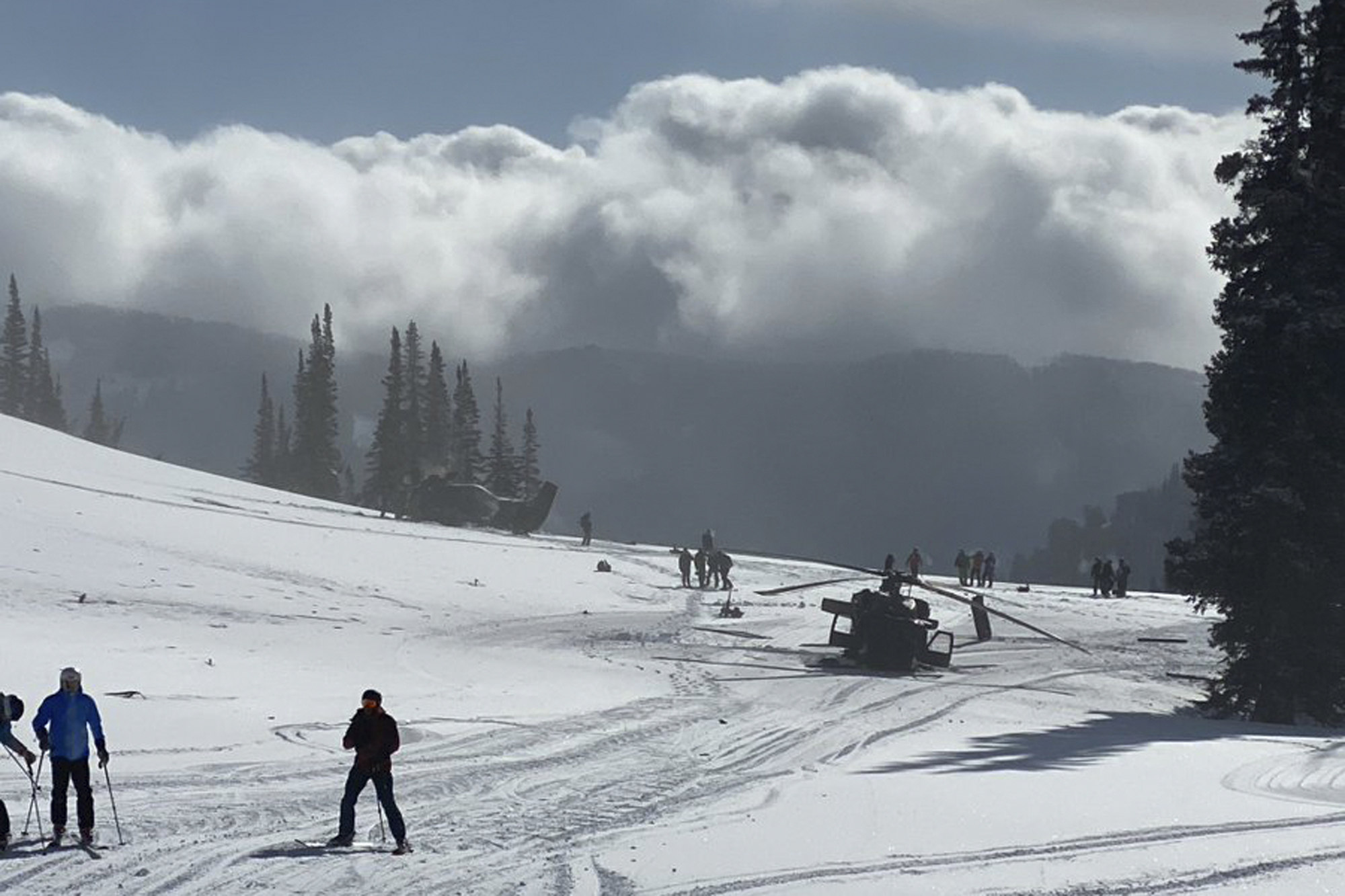Helicopters Crash Near Utah Ski Resort in Training Accident - Vimarsana News