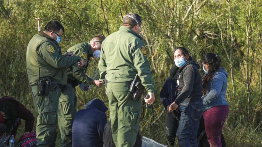 Border Patrol Arrests for April Hit Record High at Almost 212,000