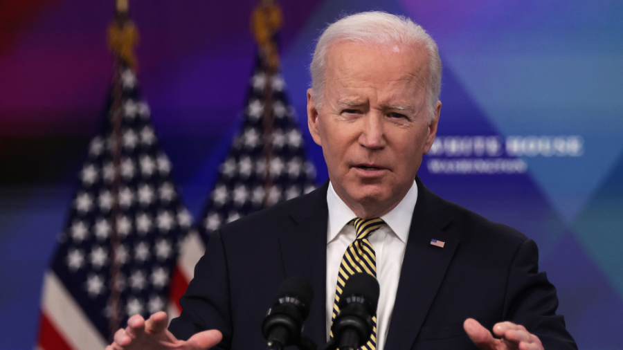 Biden to Call Xi on Friday to Discuss Ukraine, Economic Competition