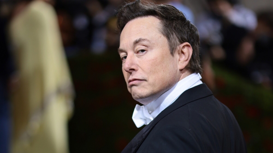 Elon Musk Calling for ‘Hardcore’ Legal Team Made of ‘Streetfighters’