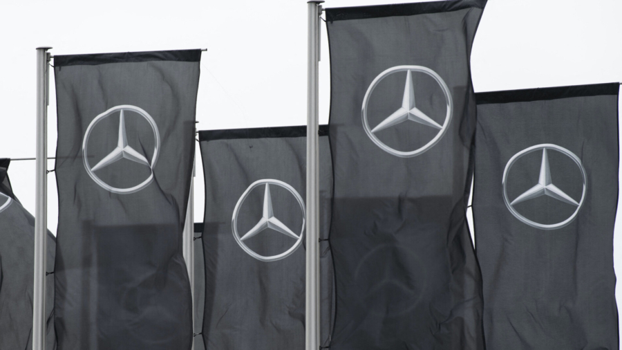 Mercedes Tells Owners of 292,000 Vehicles to Stop Driving Them