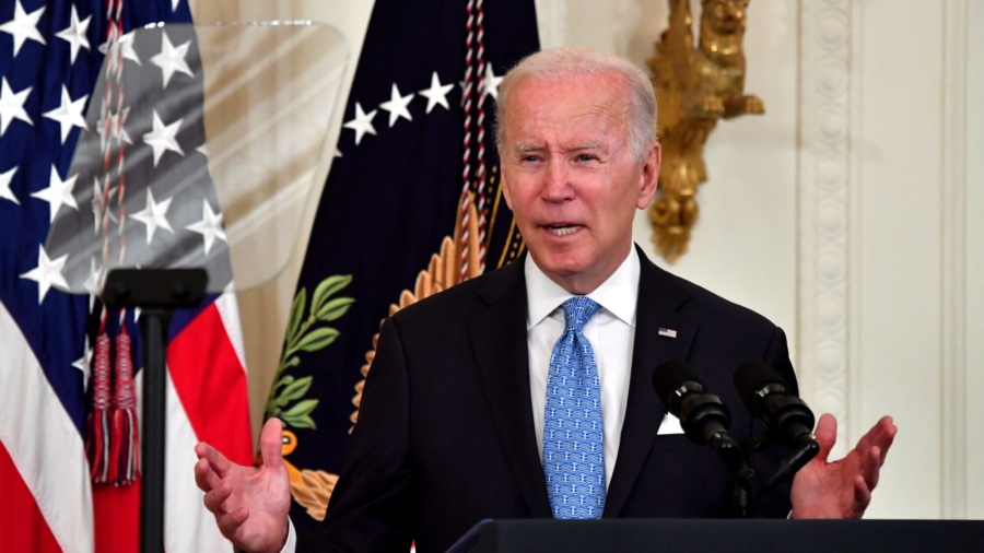 Biden Honors Police Officers