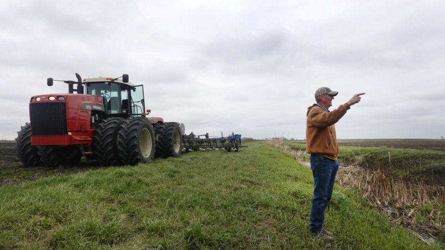 Spiking Fertilizer Costs Squeeze Midwest Farmers