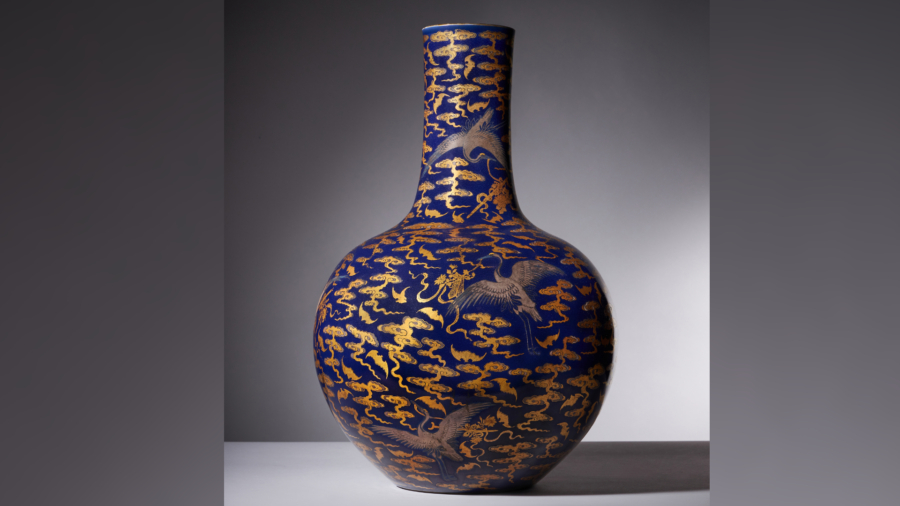 Qianlong Dynasty Vase Found in Kitchen Could Be Worth up to $186,000