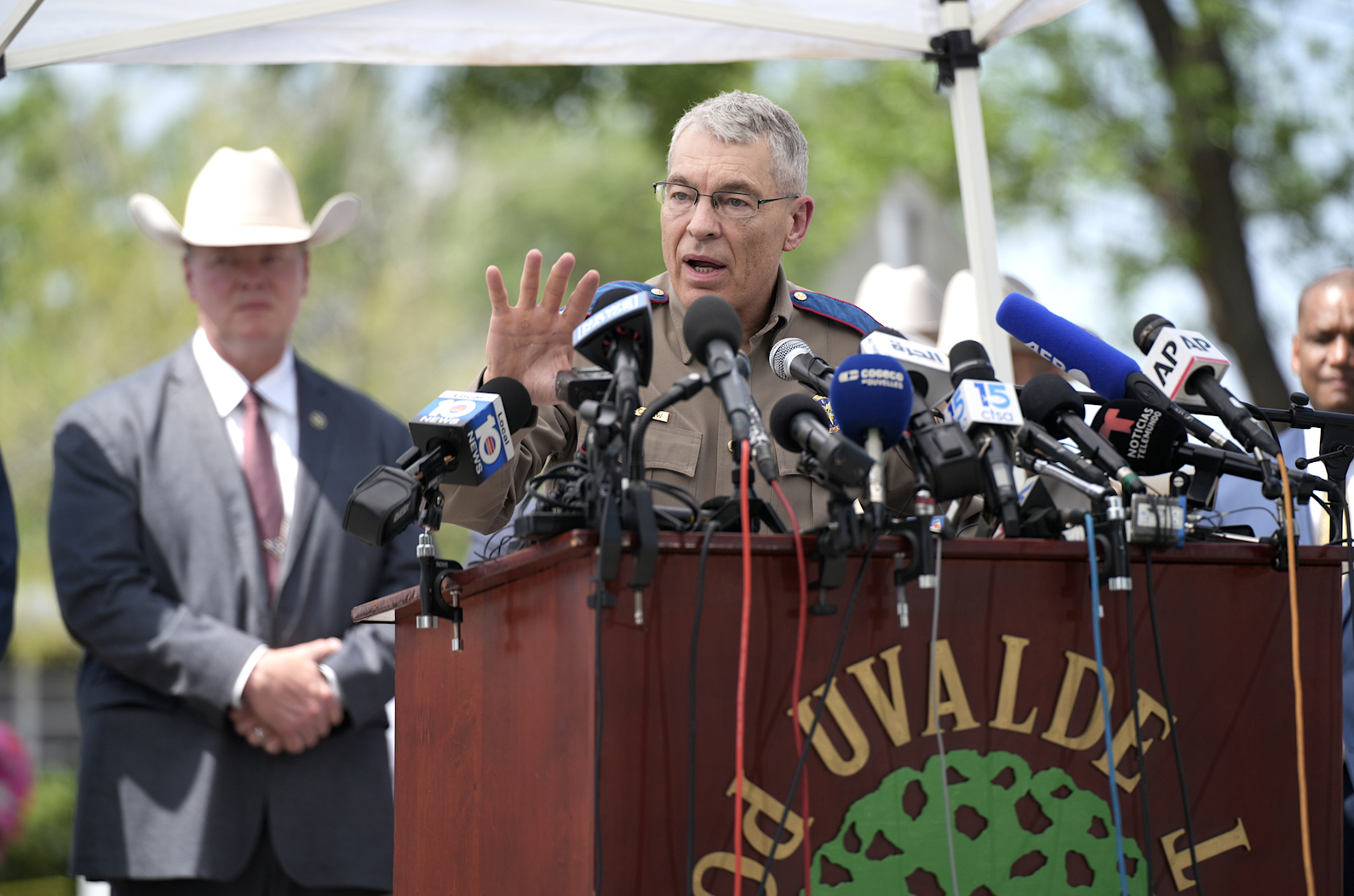 Texas Top Cop Refuses to Resign Despite Call by Uvalde School Massacre Families - Vimarsana News