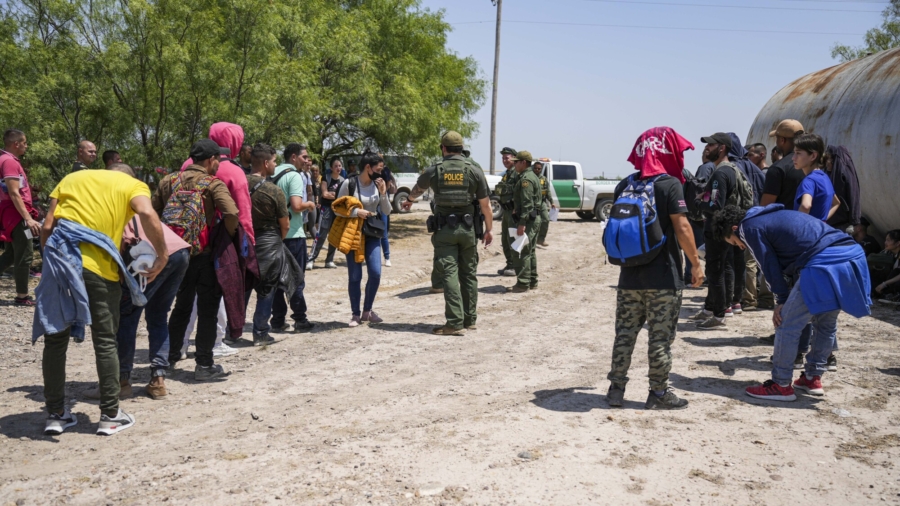 Illegal Border Crossings Increase to 7,500 Per Day in May