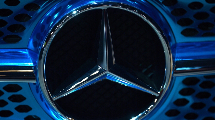 Mercedes to Recall About 1 Million Older Models Worldwide
