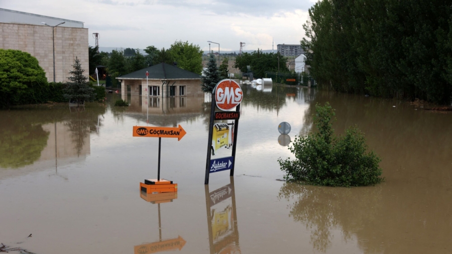 2 Men Missing in Floods in Northwest Turkey