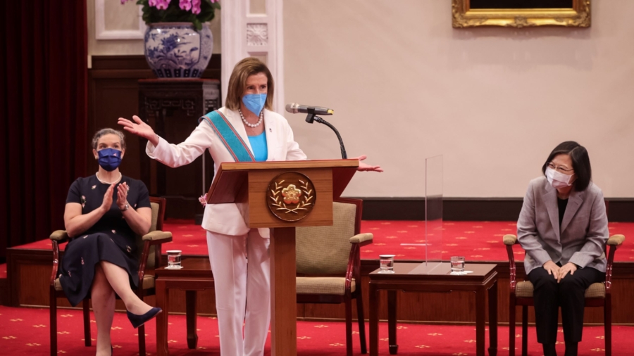 Pelosi Says US ‘Will Not Abandon’ Its Commitment to Taiwan