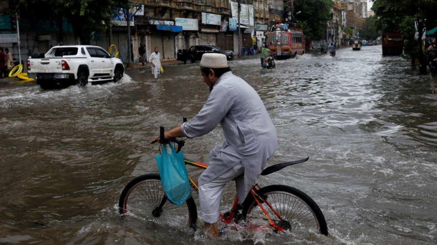 Flash Floods Kill 550 in Pakistan in Heaviest Rains in Decades