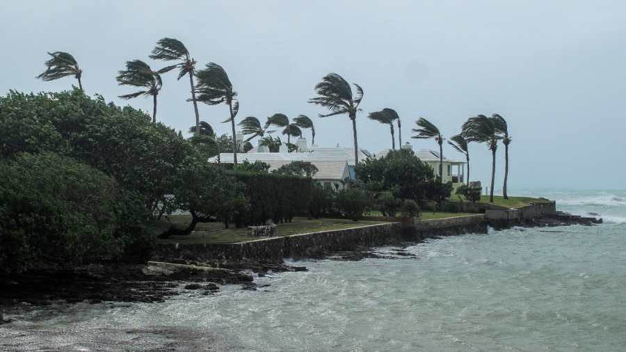 Hurricane Fiona Pounds Bermuda as Canada Braces for Major Jolt