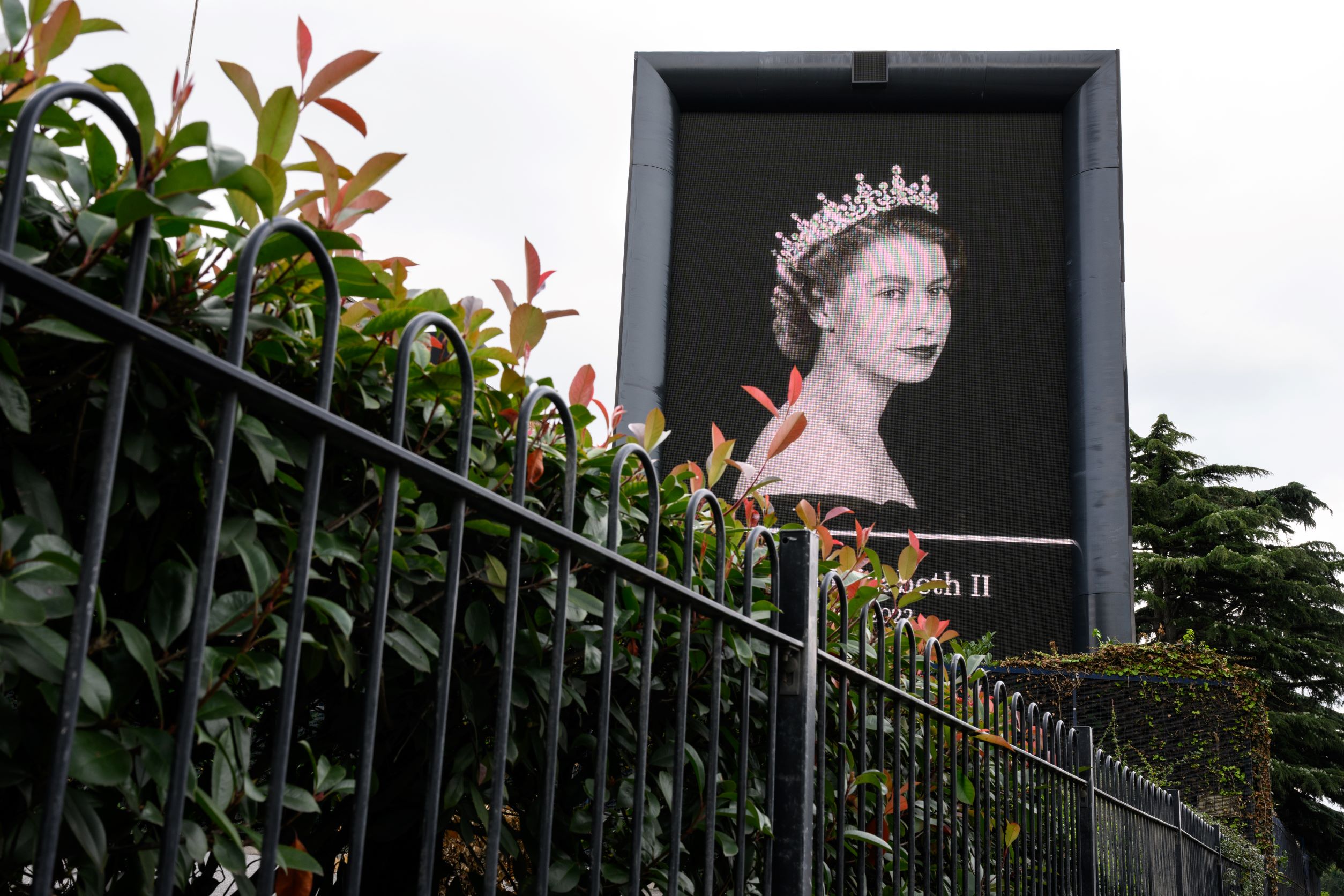 Uk In Mourning: Queen Elizabeth Ii Passes - tl0jlns