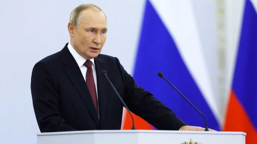 Putin Signs Annexation Laws, Formally Absorbing 4 Ukrainian Regions