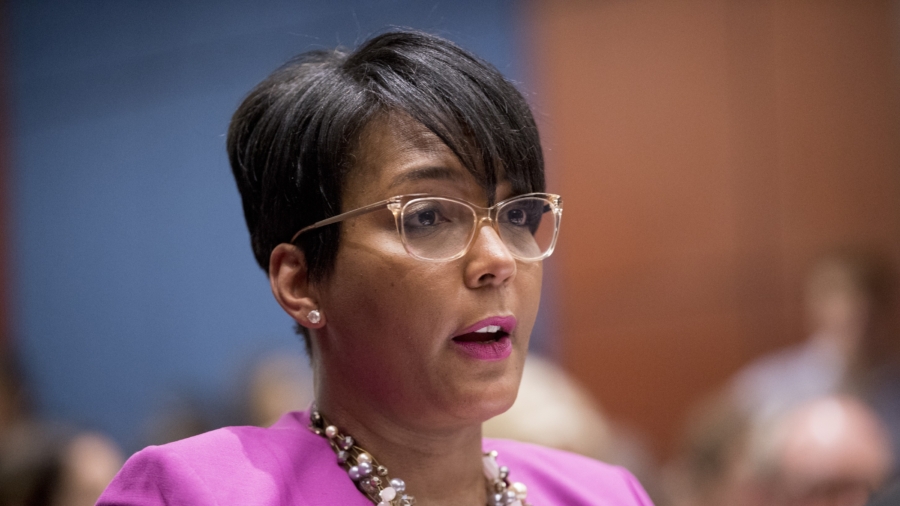 Atlanta Mayor Won’t Seek Re-Election