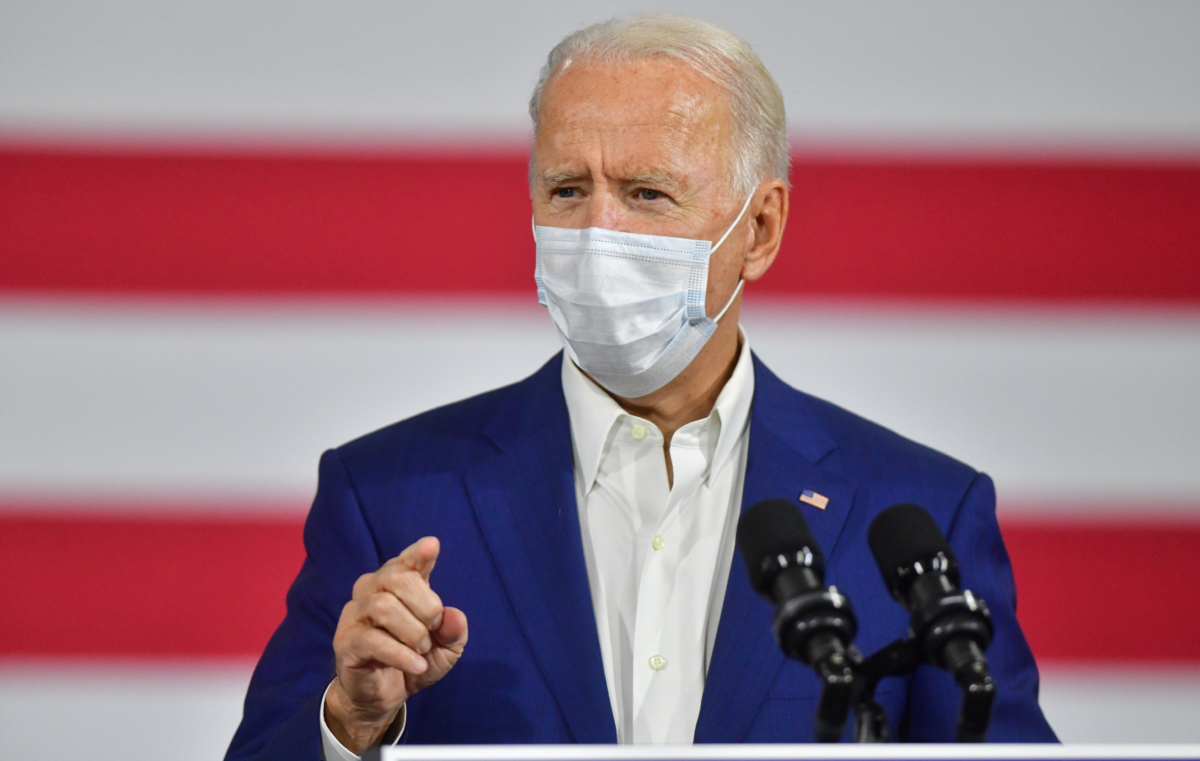 joe-biden-with-blue-mask