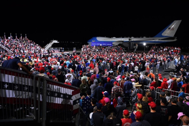 trump rallo toledo airport swanton