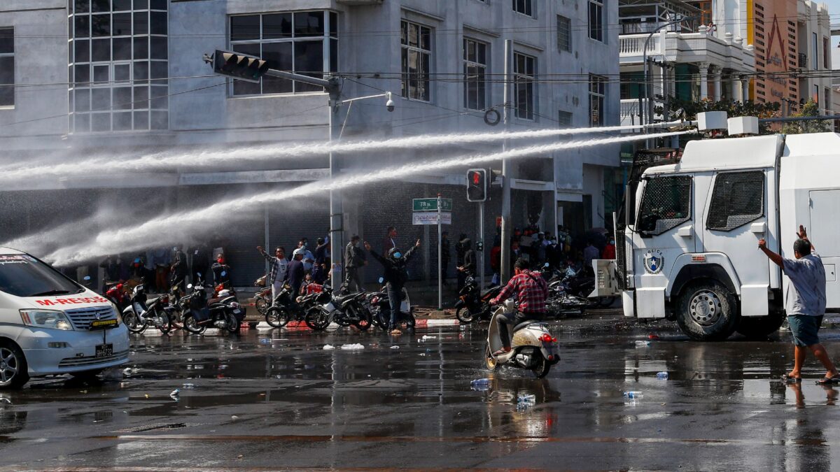 Police use water cannons