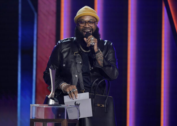 Blanco Brown presents the award