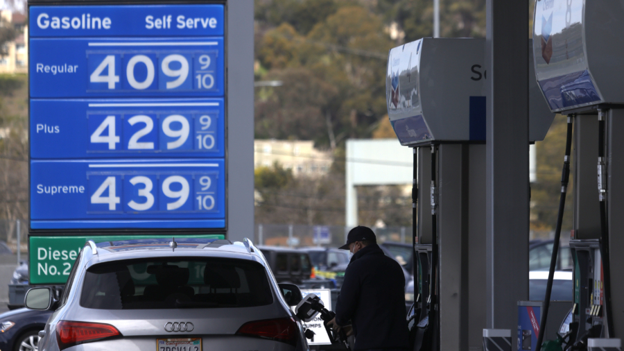 US Gasoline Prices Vault to New 7-Year High