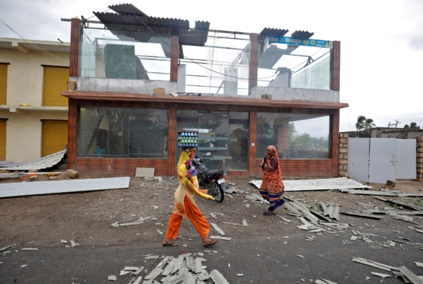 cyclone hits India