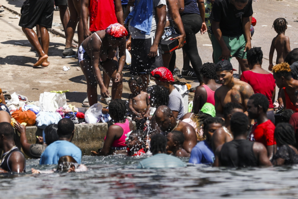 Border-Del-Rio-Haitians-510A0149